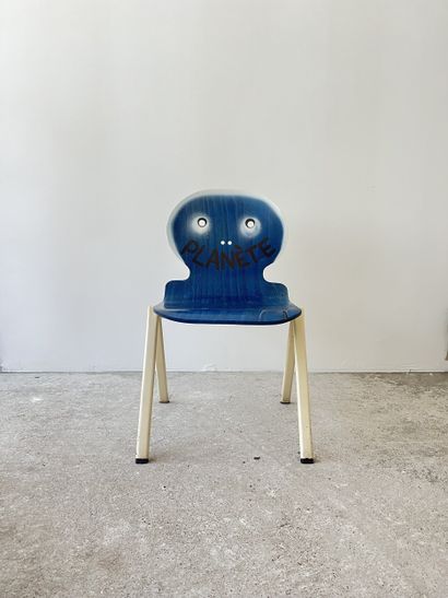 planète - second-hand chair customized by...