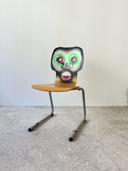 ZAD - chaise d'occasion customisée par découpe...