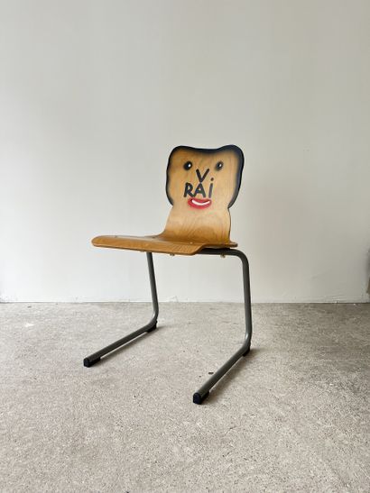 VRAI - chaise d'occasion customisée par découpe...