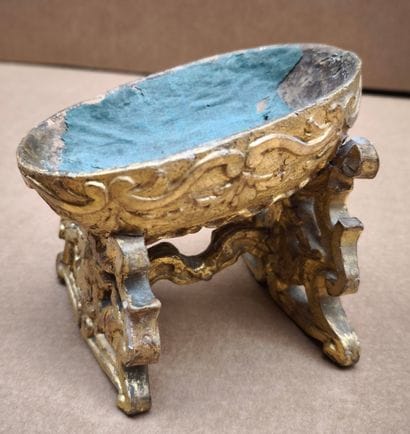 ITALY, 19th century
Small semi-oval cradle...