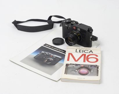 Leitz camera.
Black Leica M6 body n°1 744...