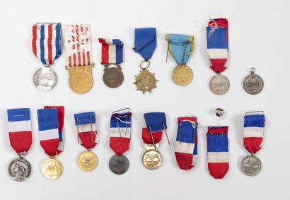FRANCE
12 metal medals :
- one from the Great...