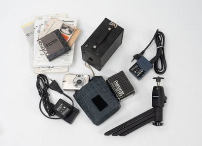 Four cameras :
- one Nikon F-601.
With AF...