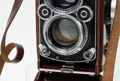 Rollei camera.
Rolleiflex 2.8 F body no....