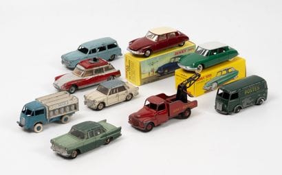 DINKY TOYS FRANCE
Lot of 7 miniature vehicles...