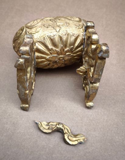 ITALY, 19th century
Small semi-oval cradle...