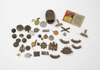 MILITARIA
Lot including:
-A set of brass...
