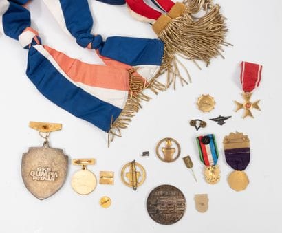 Lot of metal medals or badges:
* POLAND.
-...