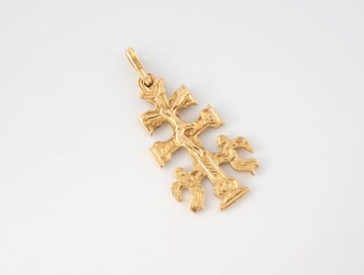 Pendentif croix de Caravaca en or jaune (750).
Poids...