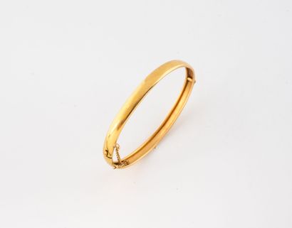 Opening bangle bracelet in yellow gold (750)....