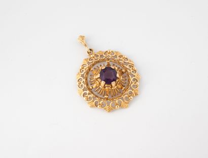 Circular pendant in yellow gold (750) with...