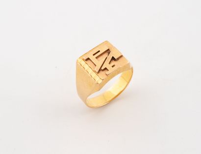 Yellow gold (750) signet ring with a square...