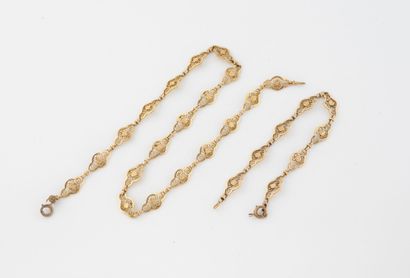 Half set of four-lobed filigree links in...