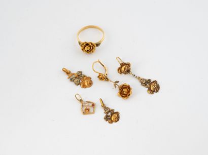 Lot of jewelry in yellow gold (750) adorned...