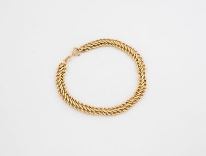 Bracelet en or jaune (750) à maille gourmette...