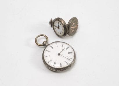 Lot of two silver watches (800):
- A pocket...