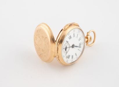 Yellow gold (750) gousset watch. White enameled...