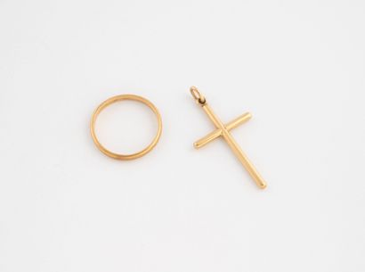 Lot including : 
- a yellow gold (750) wedding...