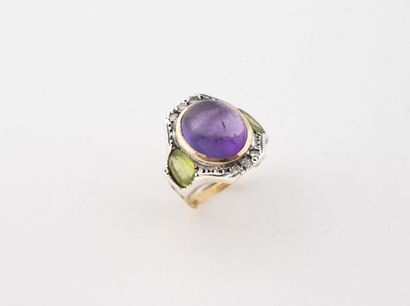 Yellow gold (750) and silver (800) ring centered...