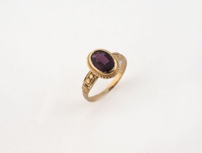 Yellow gold (750) ring set with a faceted...
