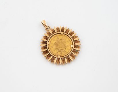 Yellow gold (750) pendant centered with a...