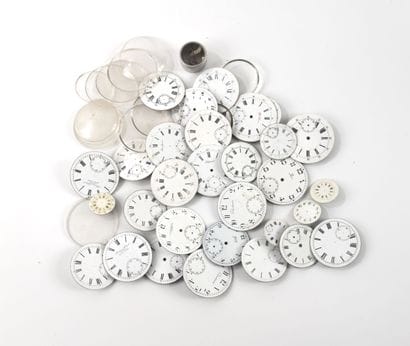 Gusseted watch components :
- white enameled...