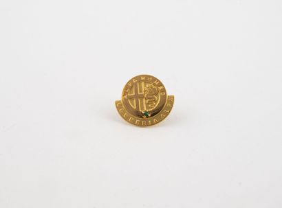 ALFA ROMEO 
Pins en or jaune (750) à décor...