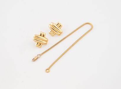 Yellow gold lot (585) comprising:
- A pair...