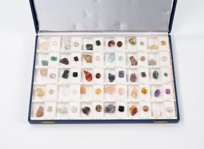 BRAZIL
Small gemology box containing rough...