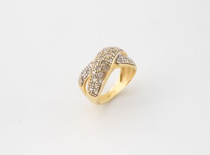 Bague en or jaune (750) ornée de deux bandeaux...