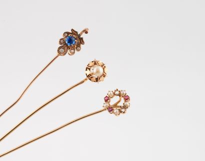 Set of two yellow gold (750) tie pins set...