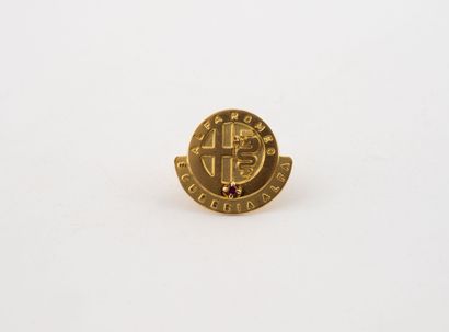 ALFA ROMEO
Pins en or jaune (750) à décor...