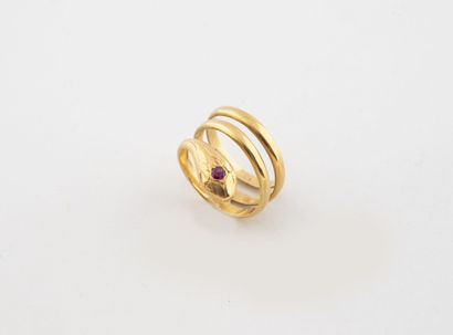 Yellow gold (750) ring depicting a coiled...