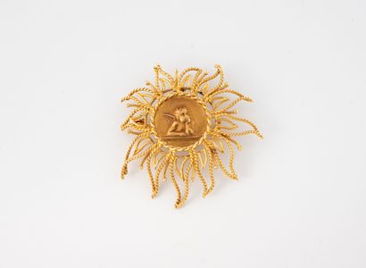 Yellow gold (750) sunburst brooch centered...