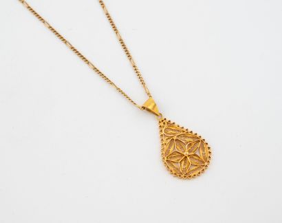 Collier en or jaune (750) composé d'une chaîne...