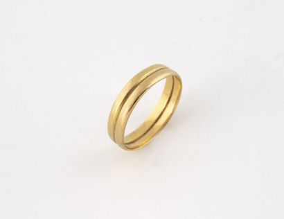 Wedding band or ring in yellow gold (750),...