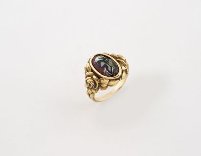 Small yellow gold (750) ring with two roses...
