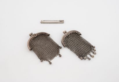 Silver lot (800) comprising two small mesh...