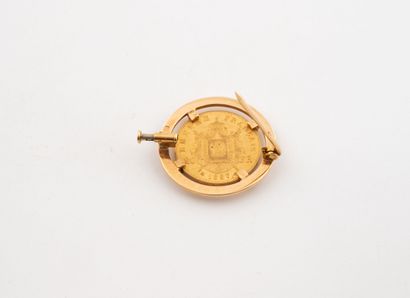 Brooch in yellow gold (750) adorned with...