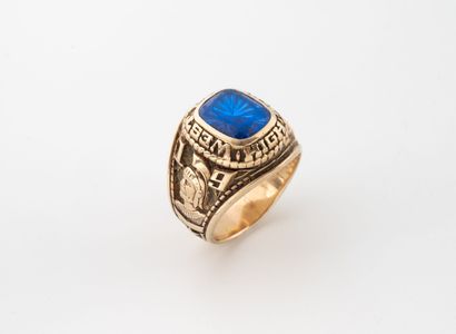 Important ring in yellow gold (375), decorated...