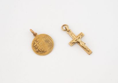 Yellow gold (750) religious medal engraved...