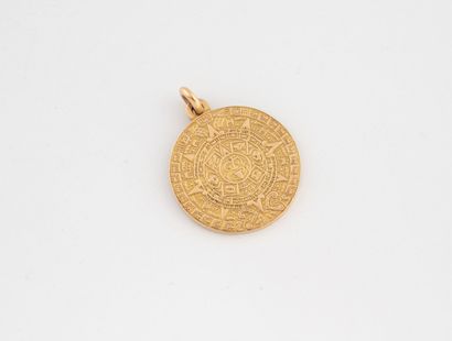 Yellow gold (750) pendant featuring an Aztec...