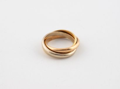 Bague trois anneaux en or de trois tons (750)....