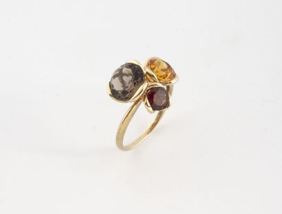 Bouquet ring in yellow gold (375) set with...