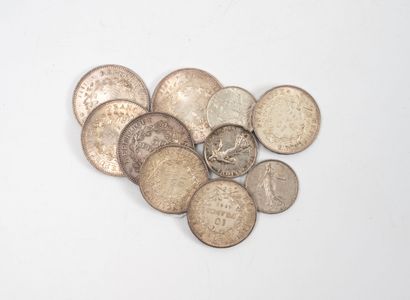 Lot de pièces en argent comprenant :
- Trois...