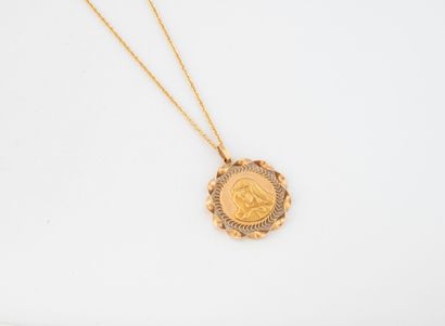 Yellow gold (750) necklace featuring a jaser...
