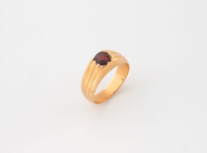 Pink gold (750) ring centered with a faceted...