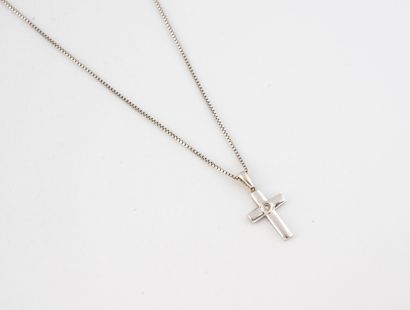 White gold (750) cable-knit neck chain holding...