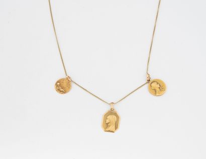 Yellow gold (750) necklace featuring a curb...