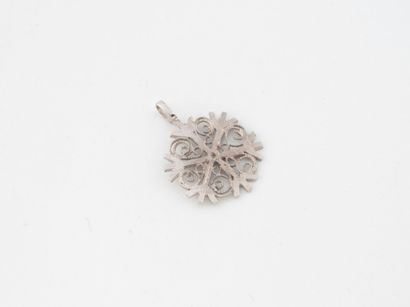 Pendentif flocon de neige or gris (750) filigrané...